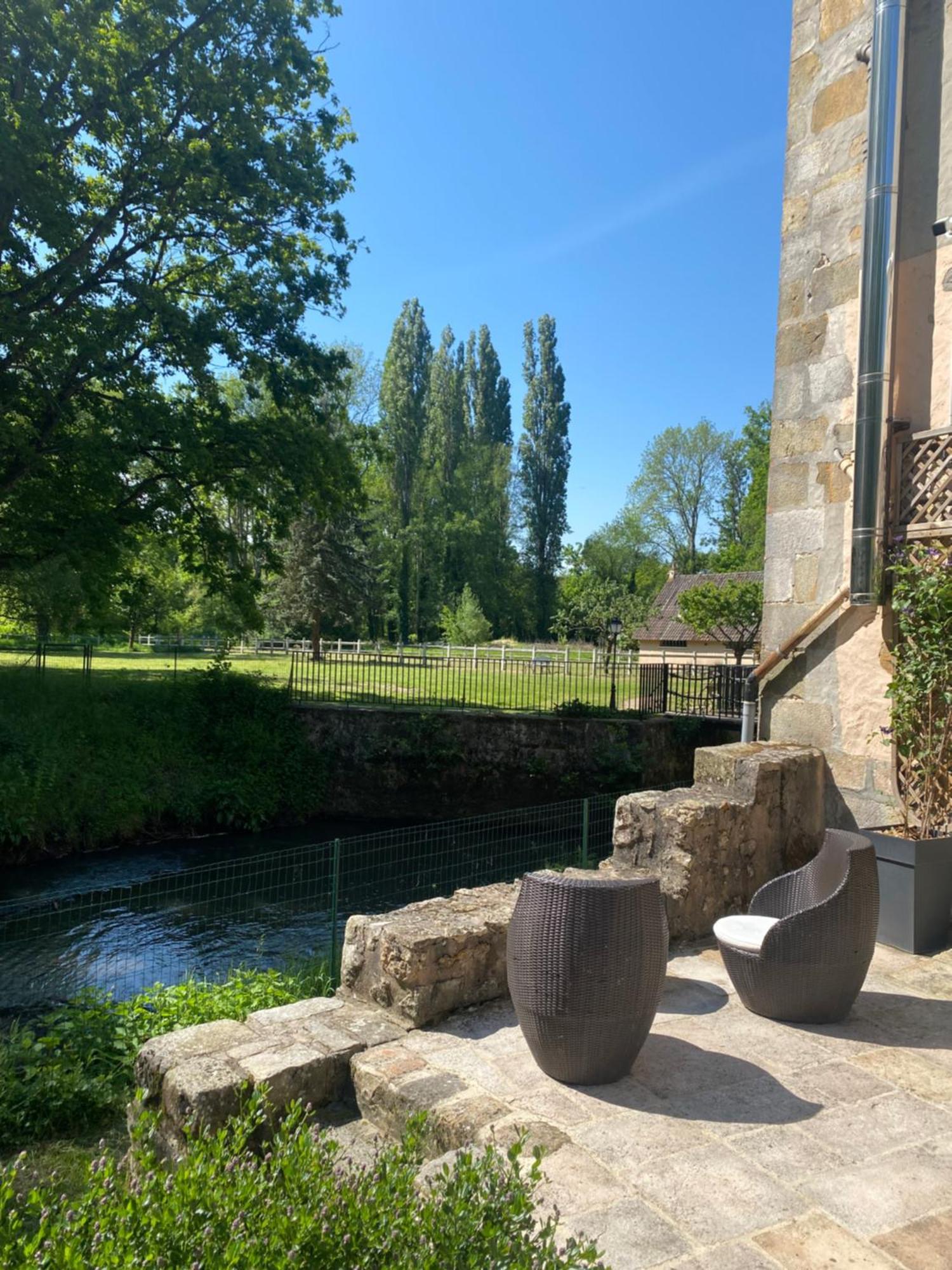 Bed and Breakfast Le Moulin Bleu Saint Cyr-sous-Dourdan Exterior foto